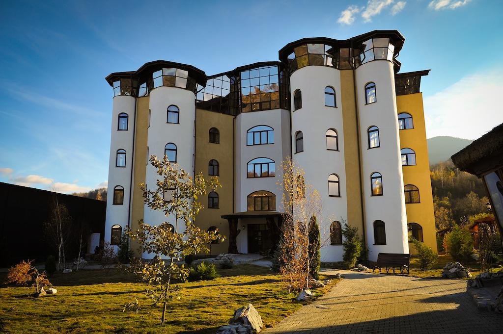 Castelul De Vis Hotel Petrosani Exterior photo