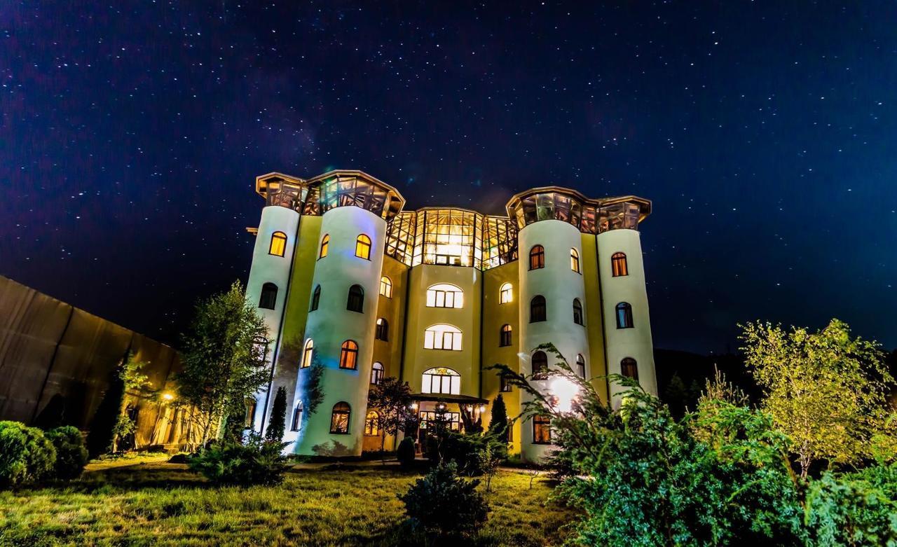Castelul De Vis Hotel Petrosani Exterior photo